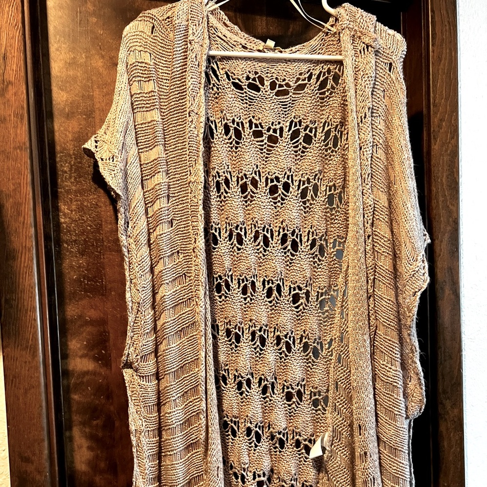 Short sleeve kimono. Heavy Knit. With tassels on it. Size S/M